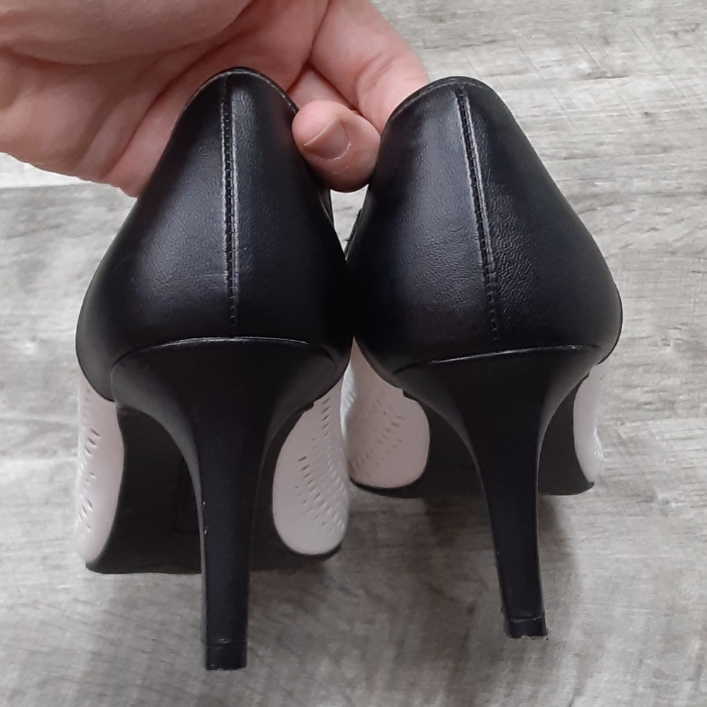 Comfort Plus 9.5W wide faux leather pumps heels - Picture 3 of 8